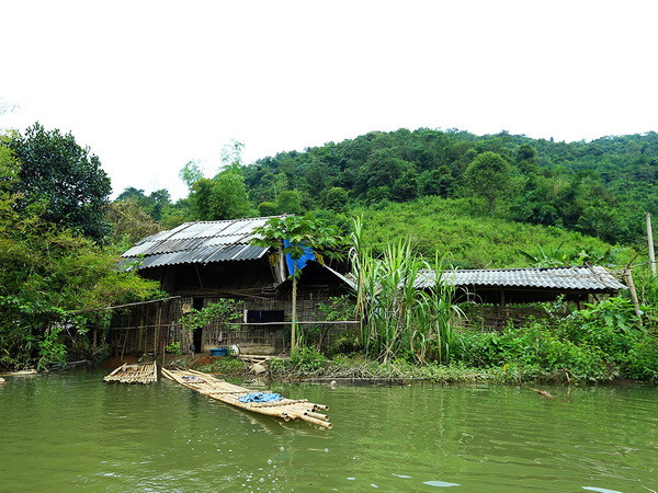 Kiên quyết di dời người dân ra khỏi vùng lòng hồ thủy điện Nậm Núa ảnh 1