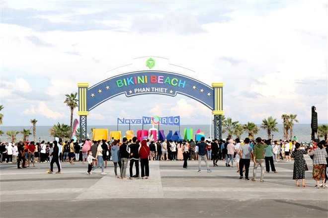 Bắt đầu sôi động mùa du lịch Hè trên biển Bình Thuận ảnh 2