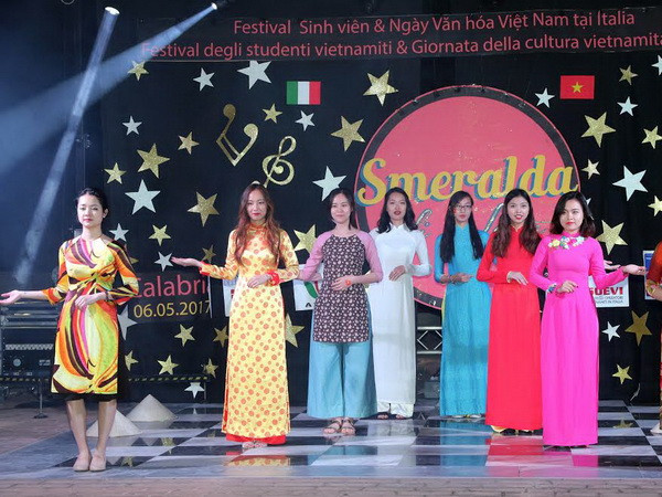 Tưng bừng Festival sinh viên và Ngày văn hóa Việt Nam tại Italy ảnh 4