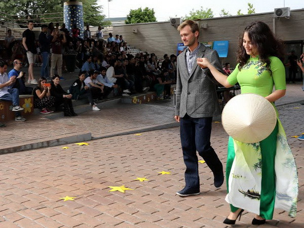 Tưng bừng Festival sinh viên và Ngày văn hóa Việt Nam tại Italy ảnh 5