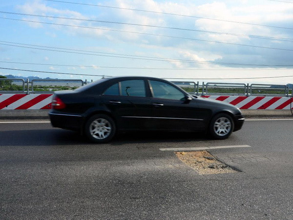 Quốc lộ trị giá 2.800 tỷ đồng vừa khánh thành đã xuống cấp ảnh 1