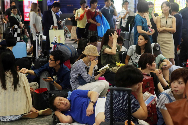 Bão lớn đổ bộ vào Nhật Bản làm ít nhất 8 người bị thương ảnh 1