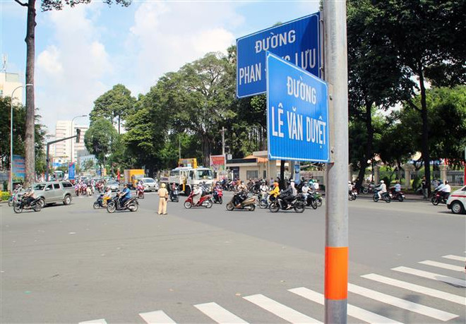 Người dân Thành phố Hồ Chí Minh lưu thông trên đường Lê Văn Duyệt. (Ảnh: Mỹ Phương/TTXVN) Thành phố Hồ Chí Minh công bố đặt tên đường Lê Văn Duyệt ảnh 2