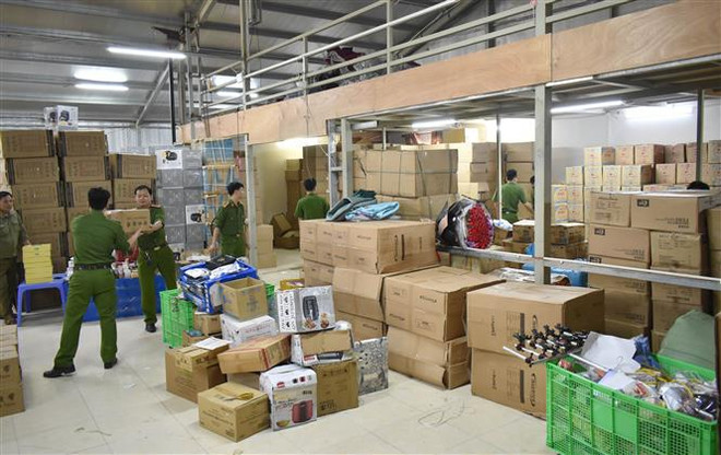 Ninh Bình: Liên tiếp phát hiện nhiều kho lớn hàng không rõ nguồn gốc ảnh 1