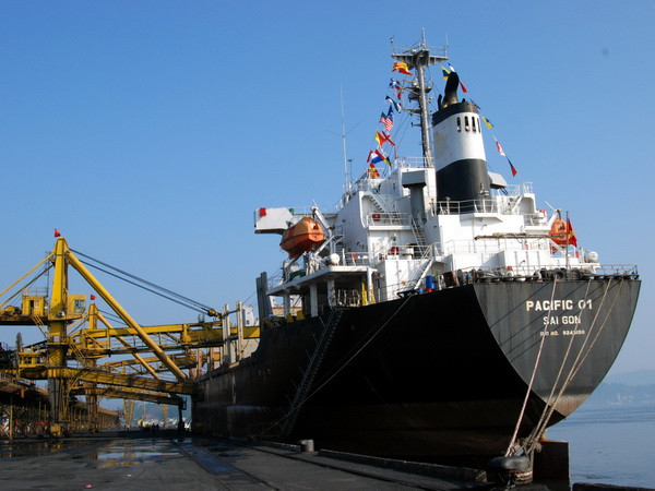 Vinacomin xuất tấn than đầu tiên của năm mới Đinh Dậu 2017 ảnh 2