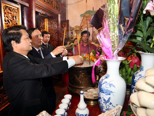 Hơn 10.000 người dâng hương ở Khu di tích Đền Hùng ngày đầu năm ảnh 1