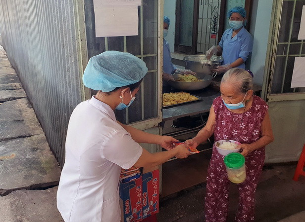 Nhiều chương trình hỗ trợ bệnh nhân có hoàn cảnh khó khăn ở Kon Tum ảnh 2