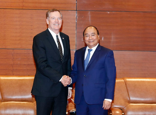 Thủ tướng Nguyễn Xuân Phúc tiếp Trưởng đại diện Thương mại Hoa Kỳ Robert Lighthizer thăm và làm việc tại Việt Nam. (Ảnh: Thống Nhất-TTXVN) Thúc đẩy hơn nữa quan hệ hợp tác giữa Việt Nam và Hoa Kỳ ảnh 1