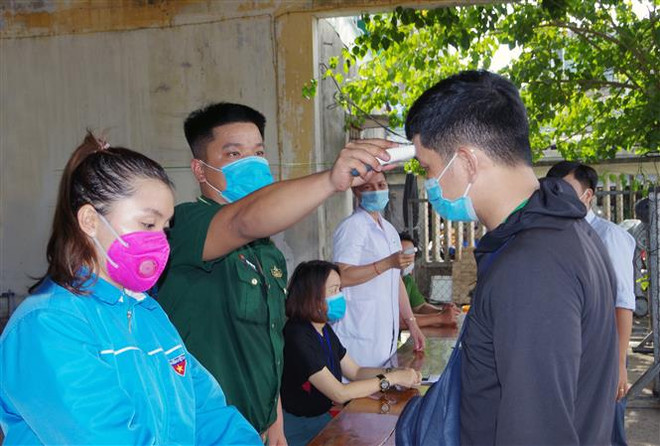 Bình Định phát hiện 2 trường hợp đầu tiên dương tính với SARS-CoV-2 ảnh 1