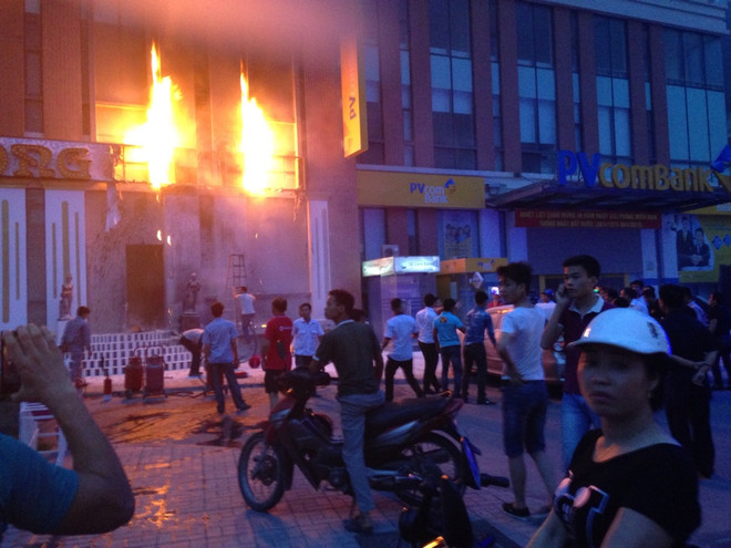 Cháy tại khách sạn Dầu Khí thành phố Thái Bình, chưa rõ nguyên nhân ảnh 1