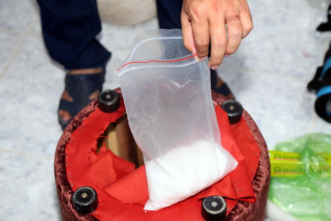 Số ma túy đá bị thu giữ trong vụ án. (Ảnh: TTXVN phát) Sóc Trăng: Phá 2 vụ án tàng trữ trái phép ma túy và giết người ảnh 3