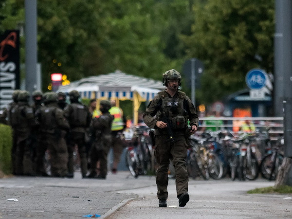 Những kẻ cực đoan tổ chức tấn công người nước ngoài ở Đức ảnh 1