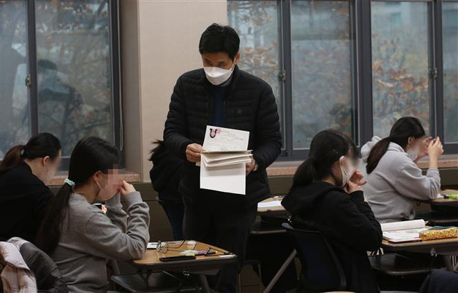 Nửa triệu học sinh Hàn Quốc bước vào kỳ thi quốc gia căng thẳng nhất ảnh 1