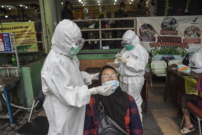 Các nước siết chặt kiểm soát dịch bệnh trước thềm Giáng sinh ảnh 3