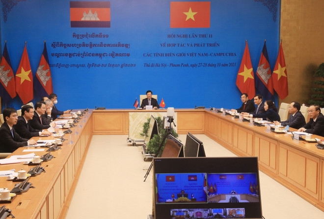 Phó Thủ tướng Thường trực Phạm Bình Minh và Phó Thủ tướng, Bộ trưởng Bộ Nội vụ Campuchia Samdech Sar Kheng đồng chủ trì Hội nghị. (Ảnh: Lâm Khánh/TTXVN) Hội nghị Hợp tác-Phát triển các tỉnh biên giới Việt Nam-Campuchia 11 ảnh 1