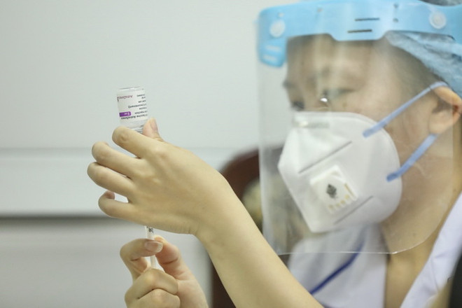 Phòng tiêm chủng vaccine COVID-19 tại trường Tiểu học Nguyễn Du, quận Hoàn Kiếm, Hà Nội. (Ảnh: Minh Quyết/TTXVN) Số dư Quỹ vaccine phòng COVID-19 còn hơn 1.719 tỷ đồng ảnh 1
