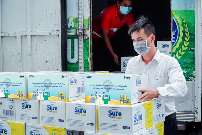 (Nguồn: Vinamilk) Vinamilk Sure Prevent Gold tri ân những chiến sỹ áo trắng ảnh 8