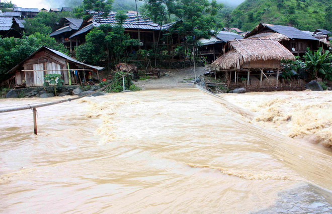 Mưa lũ ở miền Trung ​qua kỳ nguy hiểm nhất, Bắc bộ tạnh ráo ảnh 1