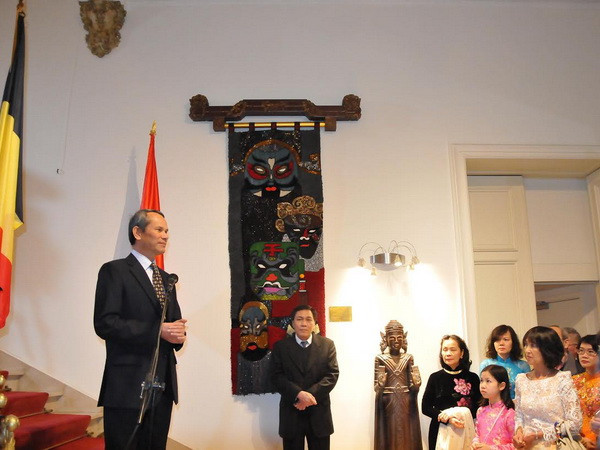 Đại sứ quán Việt Nam tại Bỉ và Ấn Độ tổ chức đón Tết Bính Thân ảnh 1