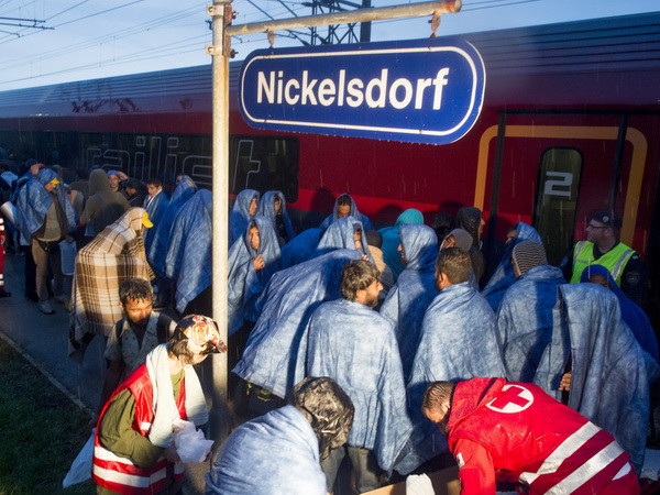 Đảng cánh hữu Đức gây sốc với đề xuất "bắn người tị nạn" ảnh 1