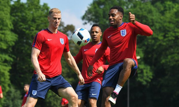 Các cầu thủ Anh luyện tập trước trận gặp Nga ở EURO 2016 (Nguồn: Getty) EURO 2016: "Tam sư" có hóa thành mèo khi gặp Gấu Nga? ảnh 1