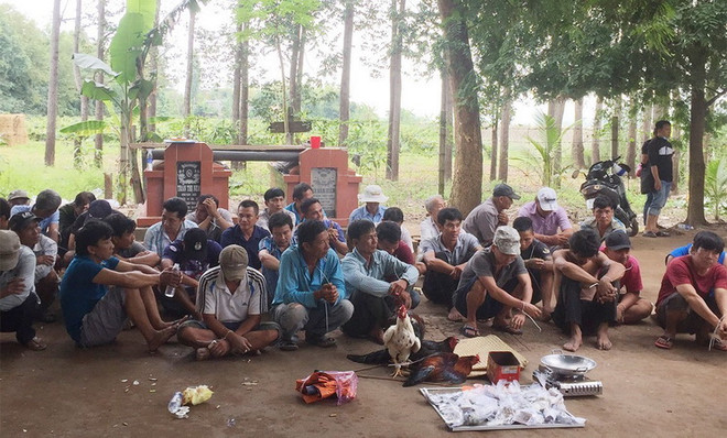 An Giang vừa triệt xóa sới bạc, bắt giữ 37 đối tượng liên quan ảnh 1