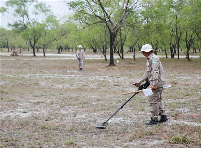 Quảng Trị huy động nguồn lực để kiểm soát ô nhiễm bom, mìn ảnh 2