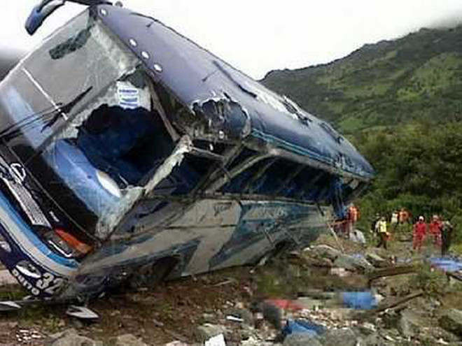 Tai nạn xe khách nghiêm trọng ở Ecuador làm 30 người thương vong ảnh 1