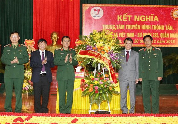 Trung tâm Truyền hình Thông tấn kết nghĩa với Sư đoàn 325 ảnh 3