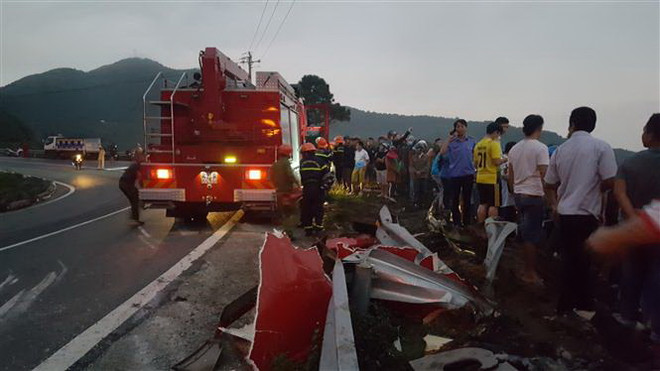 Xe bồn chở dầu va chạm ở đèo Hải Vân, một xe rơi vực, tài xế tử vong ảnh 2