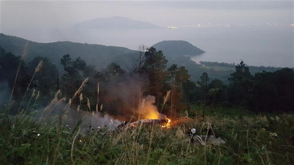 Xe bồn chở dầu va chạm ở đèo Hải Vân, một xe rơi vực, tài xế tử vong ảnh 1