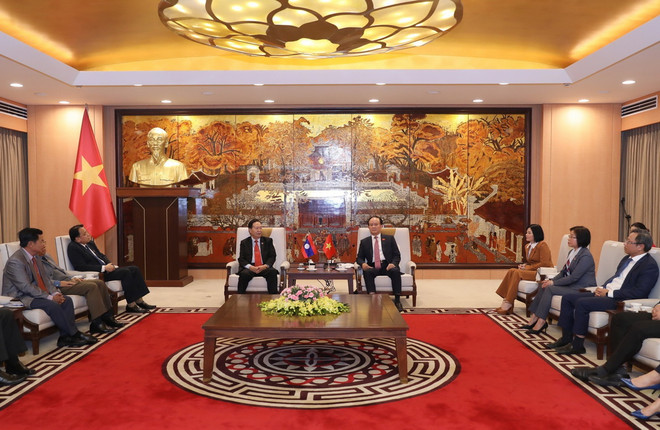 ttxvn-chu-tich-hdnd-thanh-pho-ha-noi-tiep-pho-chu-tich-quoc-hoi-lao1-3911.jpg