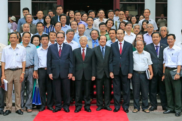 Liên hiệp các Hội Văn học Nghệ thuật đón Huân chương Sao vàng ảnh 3