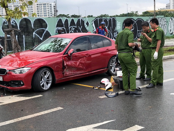 TP.HCM: Ôtô mất lái đâm xe máy, nạn nhân tử vong tại chỗ ảnh 1