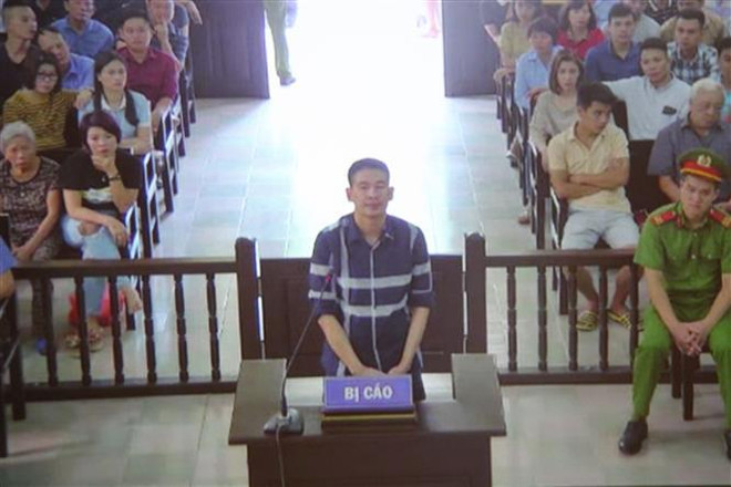 Tuyên phạt Trần Đình Sang 2 năm tù về tội chống người thi hành công vụ ảnh 1