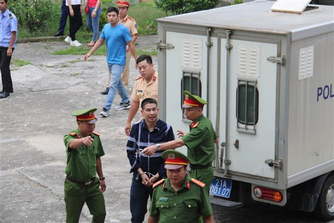 Tuyên phạt Trần Đình Sang 2 năm tù về tội chống người thi hành công vụ ảnh 2