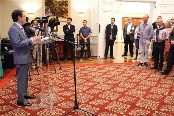 Giao lưu Thủy sản và Thương mại với các hội viên Viện Thủy sản Mỹ ảnh 1