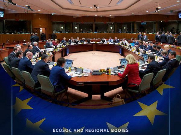 Hội đồng châu Âu gia hạn việc đóng băng tài sản của 15 người Ukraine ảnh 1