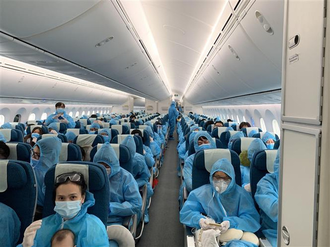Đưa gần 340 công dân Việt Nam từ Anh về nước an toàn ảnh 1