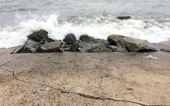 Ban bố tình huống khẩn cấp sạt lở tuyến kè bảo vệ sân bay Tuy Hòa ảnh 1