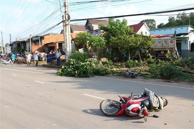 Bình Dương: Xe ben tông vào nhà dân, một người tử vong ảnh 1