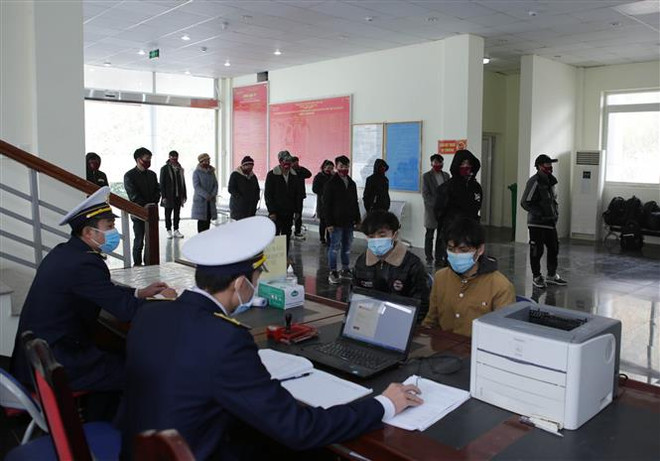 Lai Châu: Bắt giữ 31 người vượt biên trái phép, thực hiện cách ly ngay ảnh 1