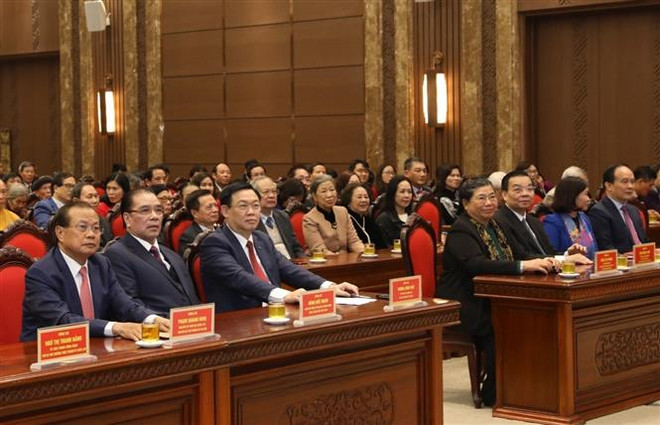 Thành phố Hà Nội gặp mặt các thế hệ đại biểu Quốc hội ảnh 1