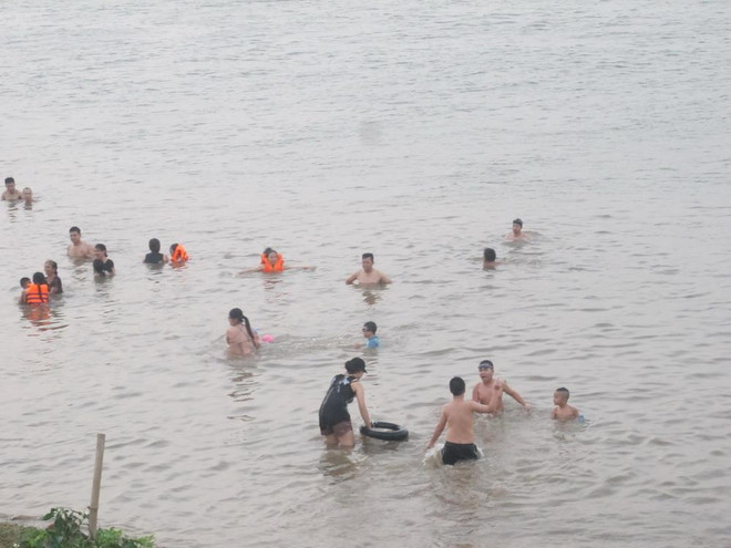 Cảnh báo nguy hiểm ở các bãi tắm tự phát tại thủ đô Hà Nội ảnh 2