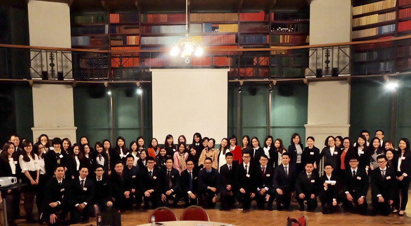 Các đội tham gia ICAEW - Chiến lược kinh doanh 2016. (Ảnh: Đặng Phương Chi/Vietnam+) Sinh viên Việt Nam tại Anh trổ tài về chiến lược kinh doanh ảnh 2