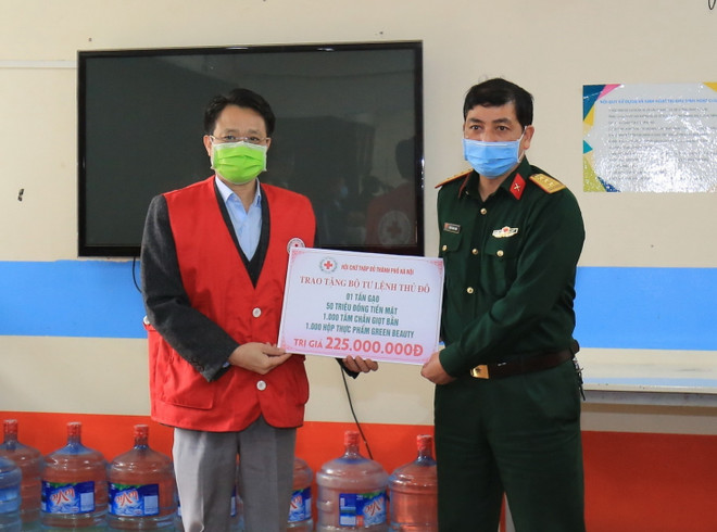 Ủng hộ các lực lượng tại Đà Nẵng, Hà Nội phòng, chống dịch ảnh 1