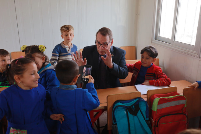 Giấc mơ đến trường của trẻ em tị nạn vùng chiến sự Syria ảnh 8