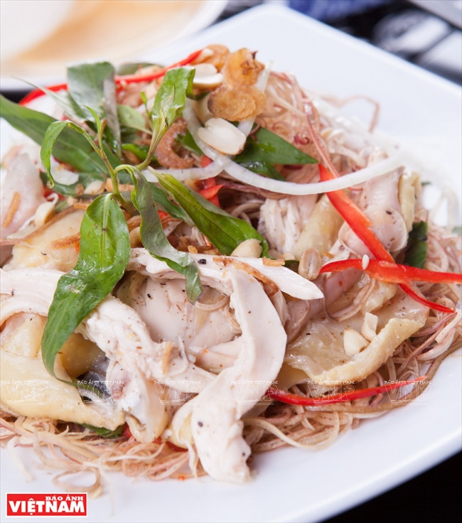 Nộm hoa chuối một món ăn chốn vườn quê và dân dã ảnh 6