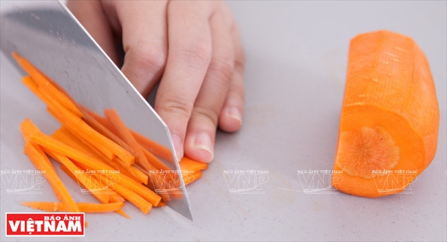 Nộm hoa chuối một món ăn chốn vườn quê và dân dã ảnh 5