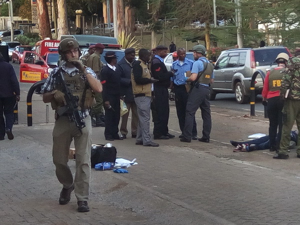 Cảnh sát Kenya. (Ảnh: AP/TTXVN) Cảnh sát Kenya phá vỡ âm mưu khủng bố của nhóm Al Shabaab ảnh 1